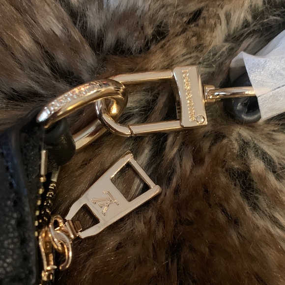 Faux Louis Vuitton Elegant Black Designer Shoulder Bag - Picture 3 of 7